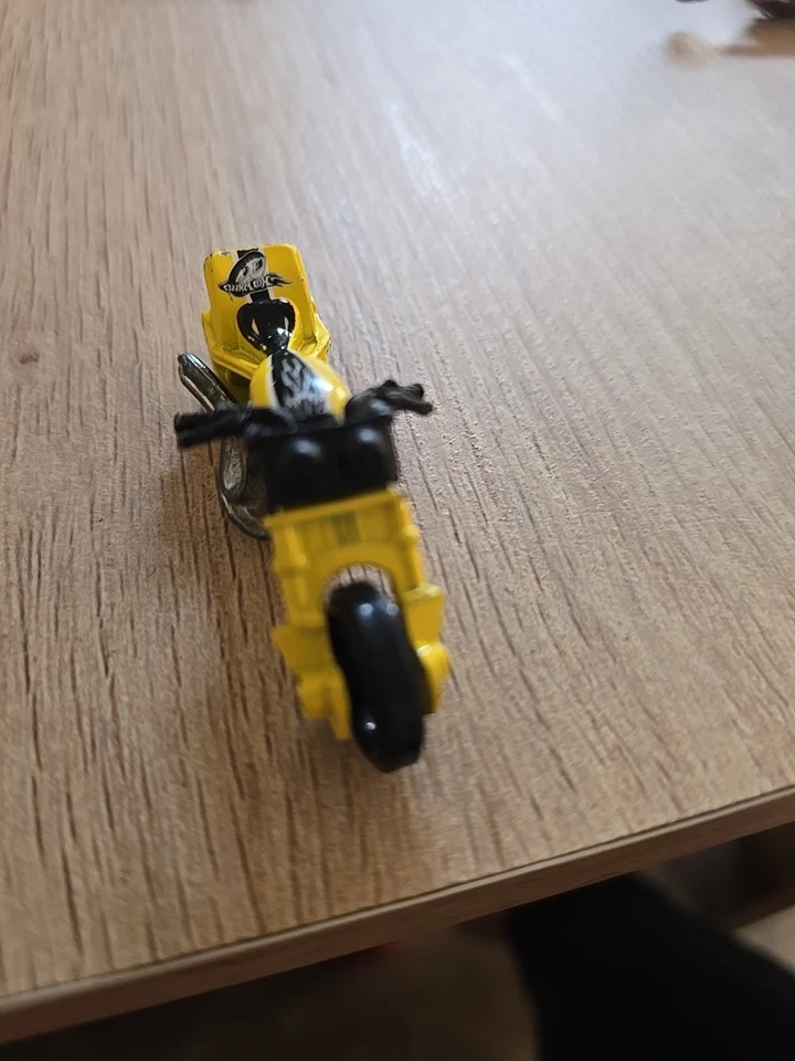 RARA MOTOCICLETA BLAST LANE * AMARILLA * SERIE REBEL RIDES 2005 * HOT WHEELS Foto 2 de 4