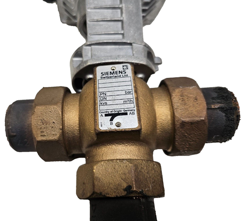 Siemens, SAX61 Actuator Motor / Siemens VXG41.32 Control Valve -UN-Tested - Picture 2 of 9