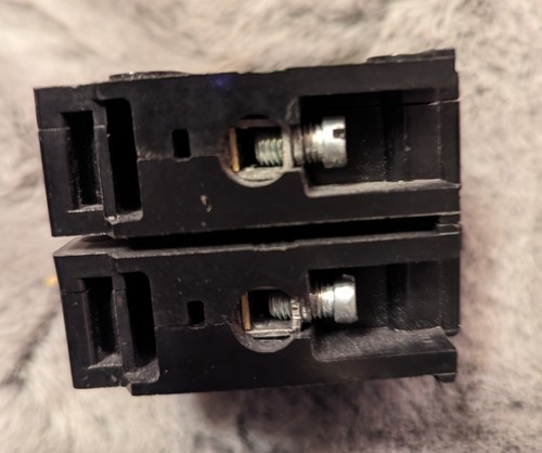 Cuttler Hammer Quick Lag 20 Amp Circuit Breaker - Picture 4 of 5