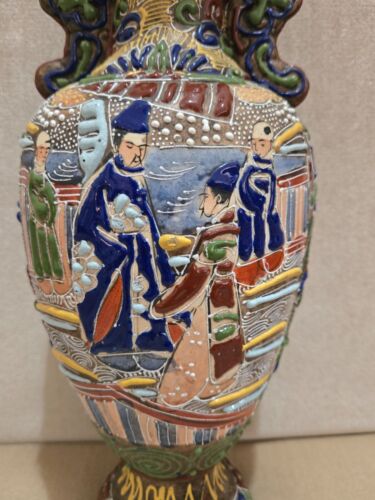Jarrón Moriage antiguo japonés del período Meiji estilo Satsuma pintado a mano, 12"" - Imagen 10 de 15