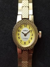 Chaika women's vintage Soviet USSR mechanical wrist watch 17 jewels