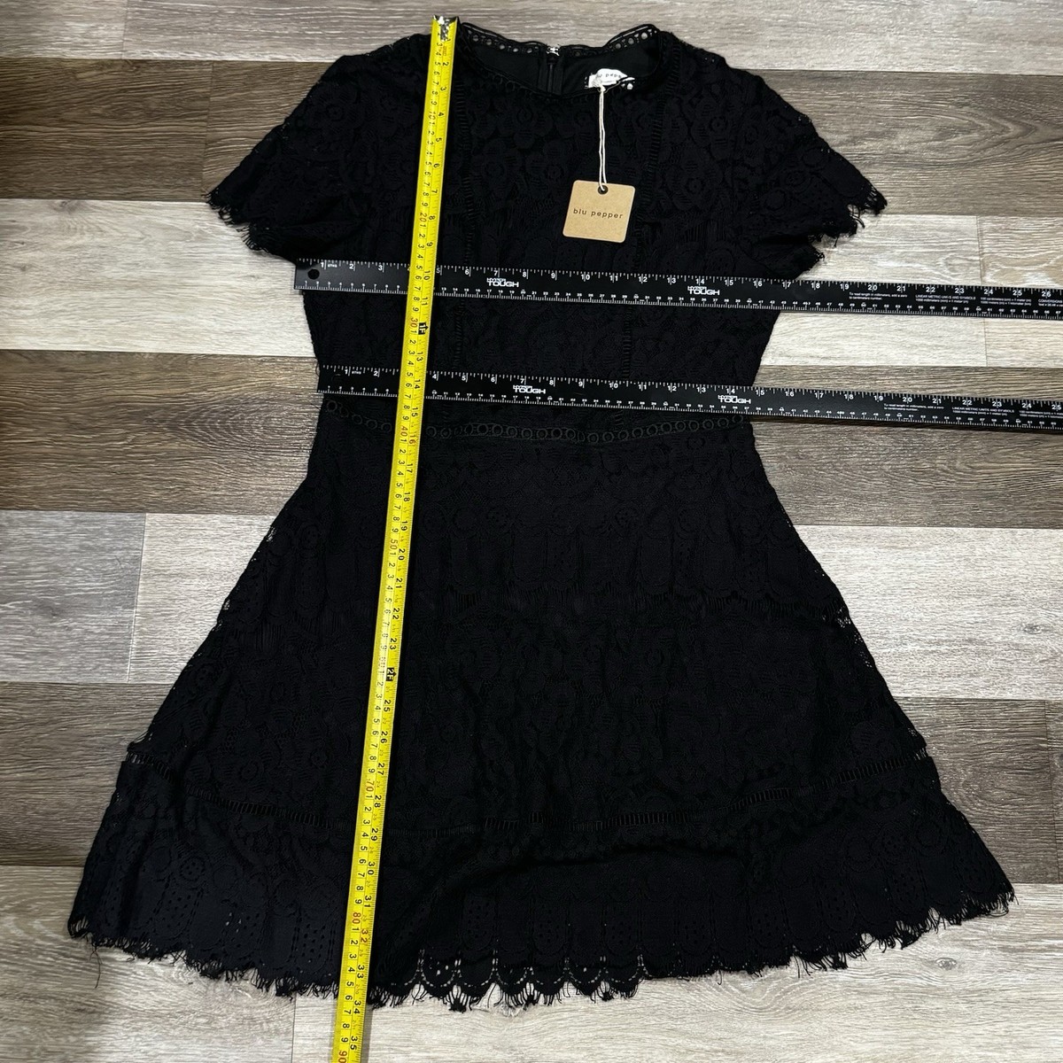 blu pepper black dress NWT! Lace Midi Size Medium Lined Back Zip Short Sleeve Ladies dresses Size:EU 35/US 5 lalunefabric Printed One Shoulder Gown or daytime celebrations