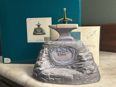WDCC 1217351 Figurine Sword in the Stone Signed By David Pacheco LE