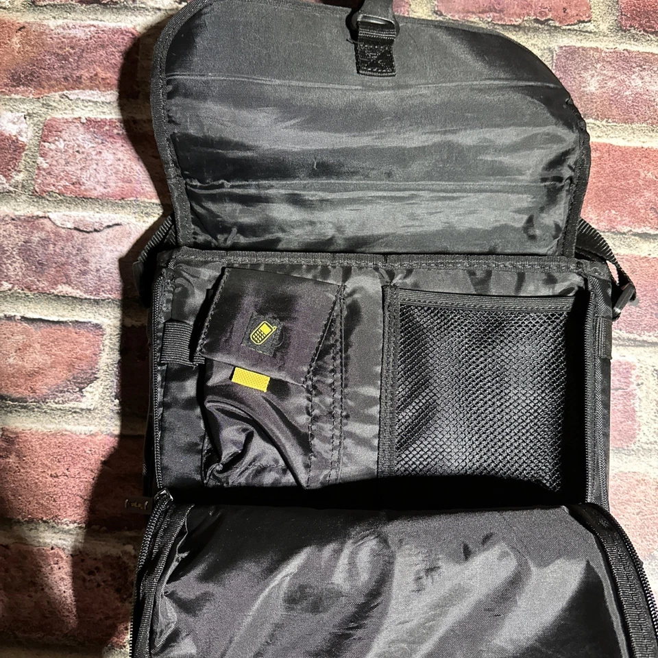 TARGUS CityGear 11" Laptop Notebook Messenger Bag Computer Travel Work Student - Image 4 of 4