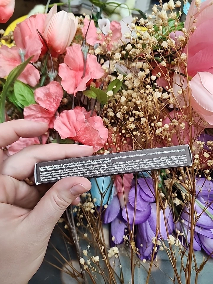 Aveda Feed My Lips Bálsamo o Brillo 04 FLOR DEL DESIERTO Foto 3 de 4