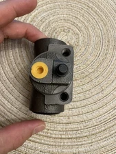 27504D Wheel Cylinder Rear for Chevy Express Van SaVana Suburban 3500