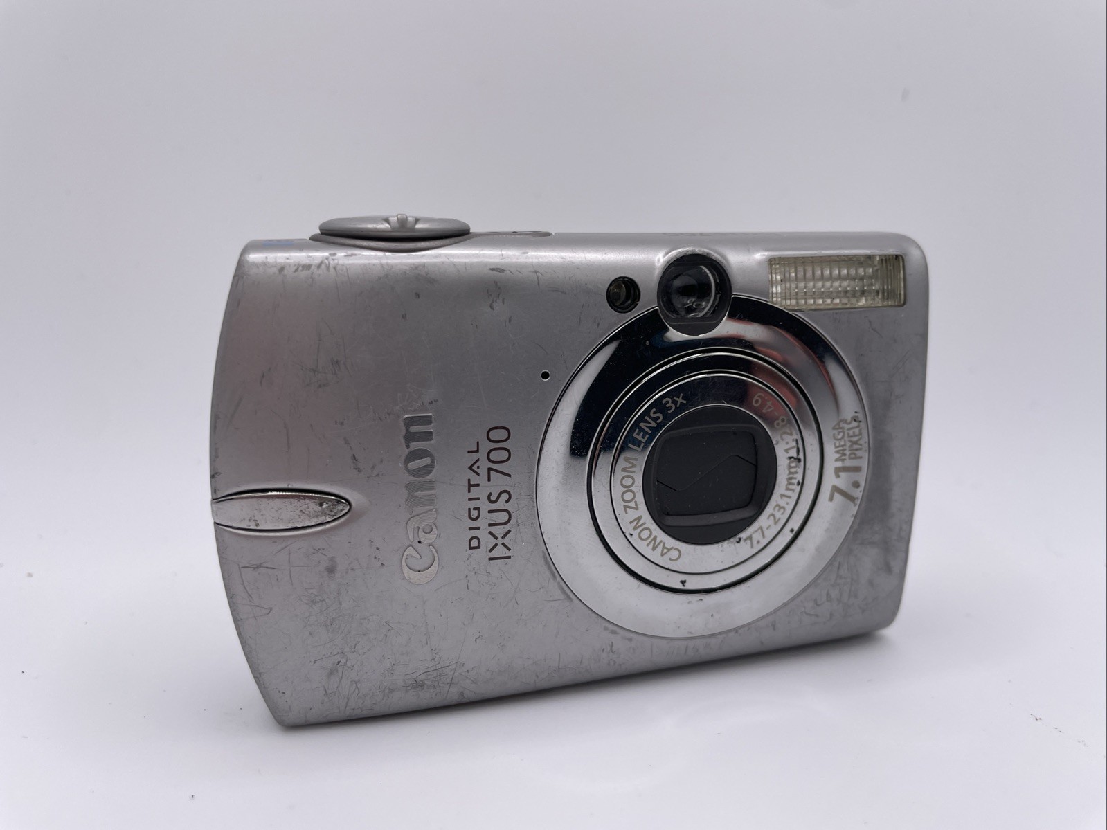 Untested Canon IXUS 700 (SD500) 7.1MP Digital Camera For Parts