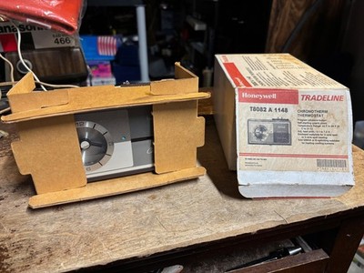 NOS Honeywell Chronotherm Thermostat T8082A1148 Mid Century Heat + Cool
