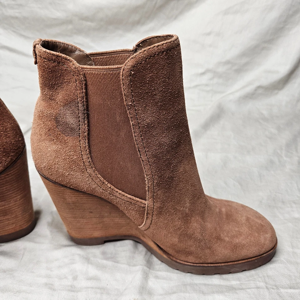 Женские сапоги Michael Kors на танкетке челси 9,5 замшевые кожаные бежевые на каблуках до лодыжки - Изображение 3 из 4