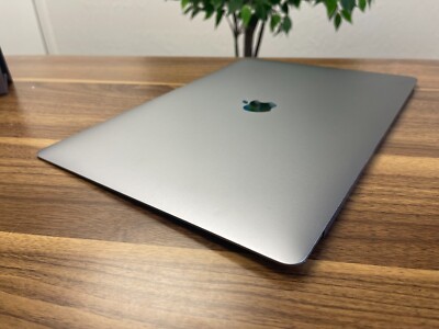 液晶only♪〜A1990 MacBook Pro 15-inchスペースグレー 15