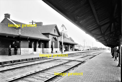 Estación y depósito de tren y depósito Elmhurst, Illinois - Chicago y North Western c 1900 - Imagen 1 de 1
