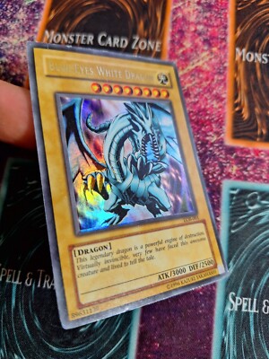 Yu-Gi-Oh! TCG Blue-Eyes White Dragon LOB-001 Ultra Rare OG Unlim