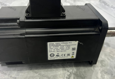 One Omron R88M-1L1K530C-S2 Servo Motor Brand New