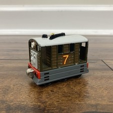 THOMAS  FRIENDS Toby 7 Metallic Take Along Die Cast Train Engine Brown 2002
