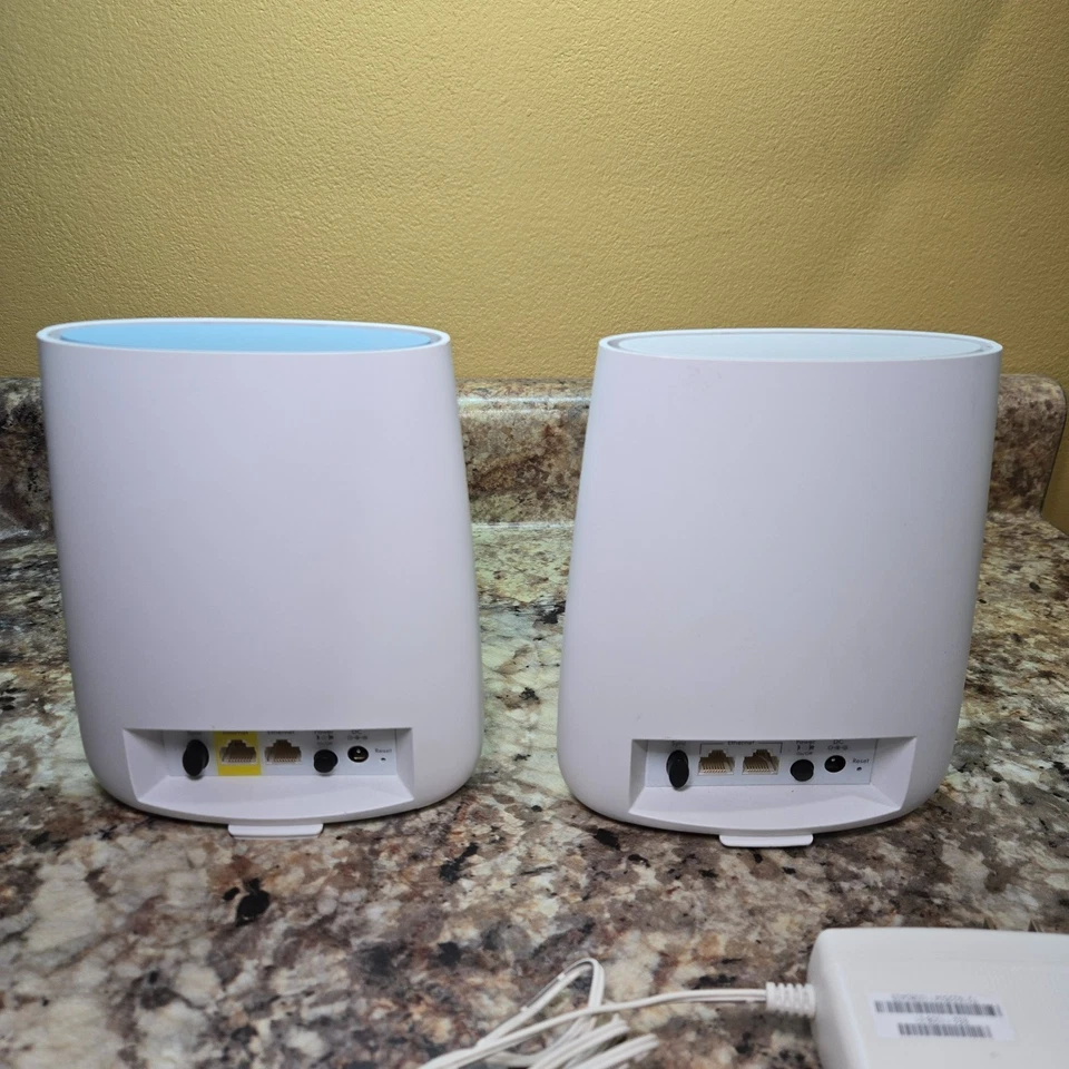Netgear Orbi RBR20 Mesh WiFi Router & Satellite | AC2200 Tri-Band Whole Home Sys - Image 3 of 4