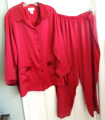 SOFT SATINY DEEP RED w/QUILTED TRIM CABERNET WOMAN PAJAMA SET IN SIZE 2X/3X