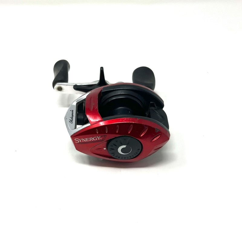 Shakespeare Synergy SYNLP2 Right Hand Retrieve Bait Casting Reel Good Condition