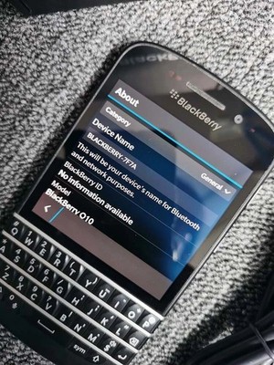 New BlackBerry Q10 Unlocked Smartphone QWERTY Keyboard BlackBerry