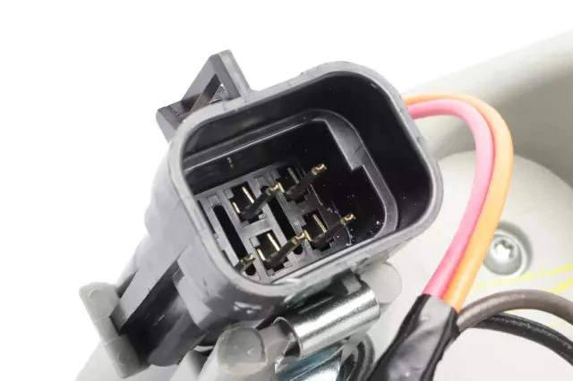 2005-2009 GENUINE GM DRIVER SIDE HEADLAMP, NEW OEM PART, PART NUMBER 22740621 - Image 3 of 4