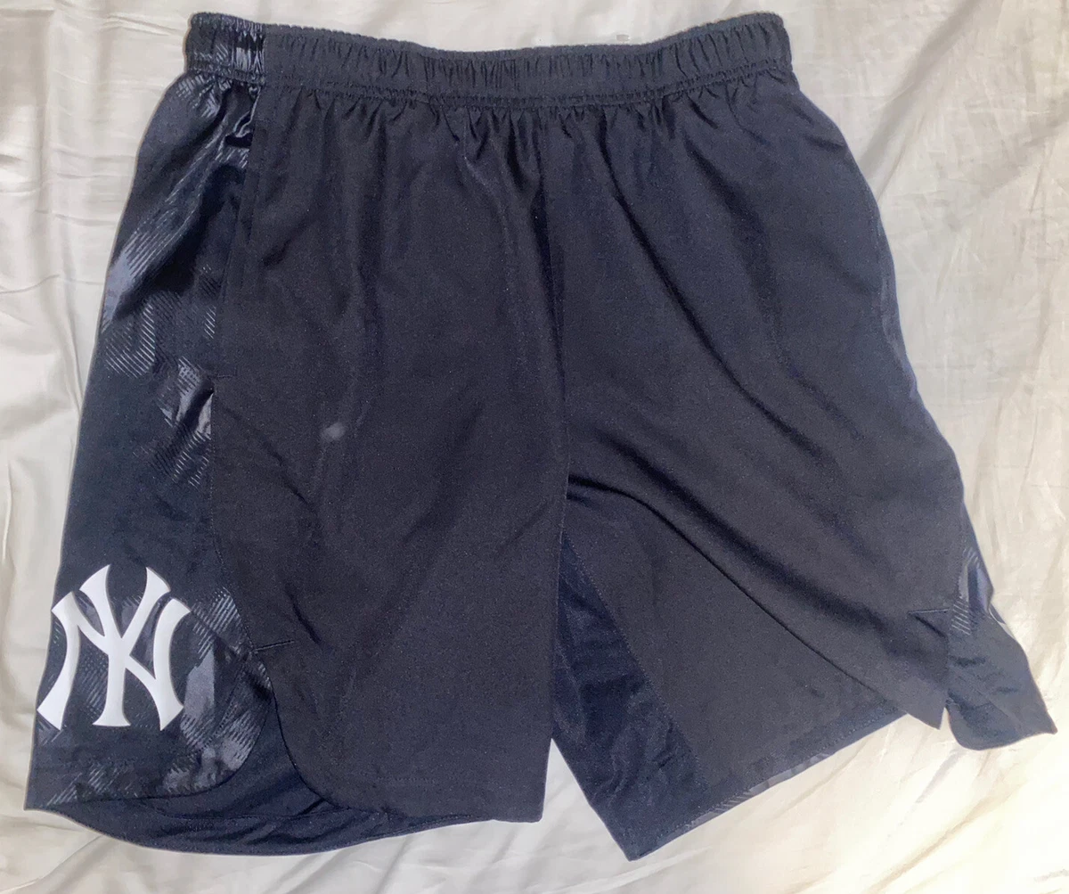 yankees shorts nike