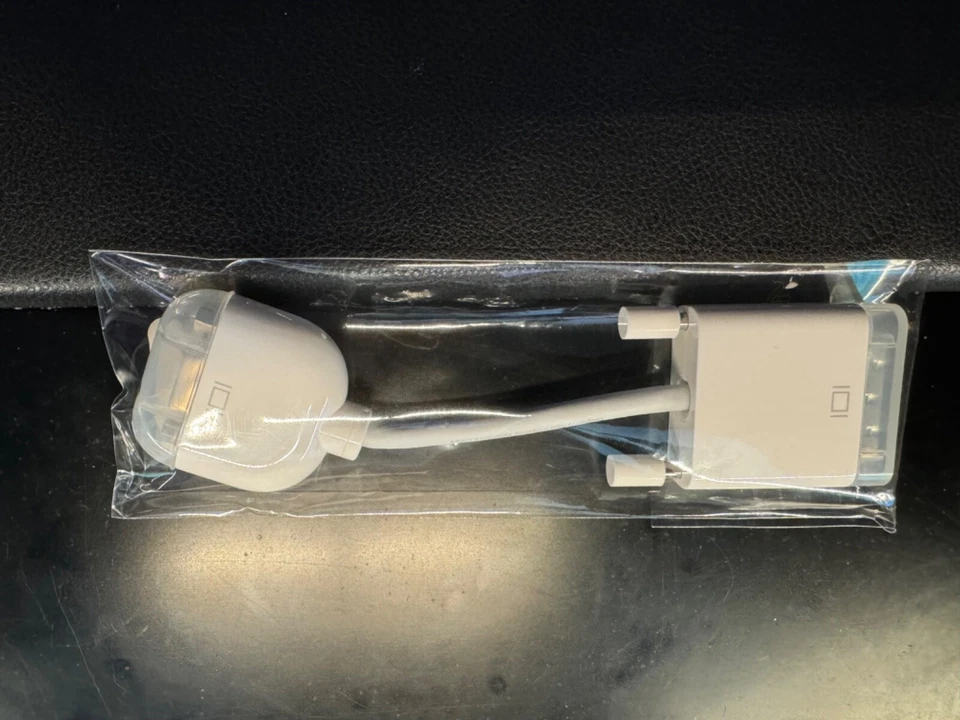 Genuine Apple DVI (DVI-I male) to VGA (female) adapter connector 603-8525 - Image 3 of 3