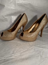 Fioni Heels, Glitter, Gold Synthetic, Peep Toe Platform Stiletto Pumps, 6