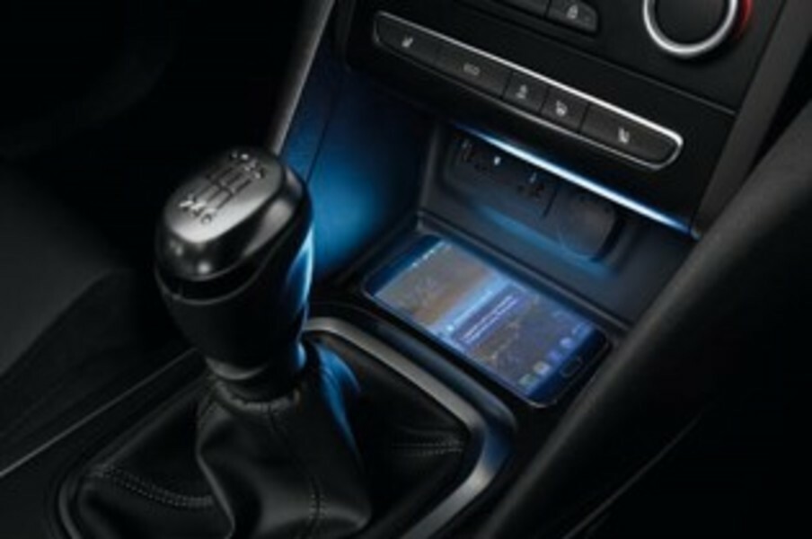 Chargeur induction Renault Captur résout problème batterie et câbles