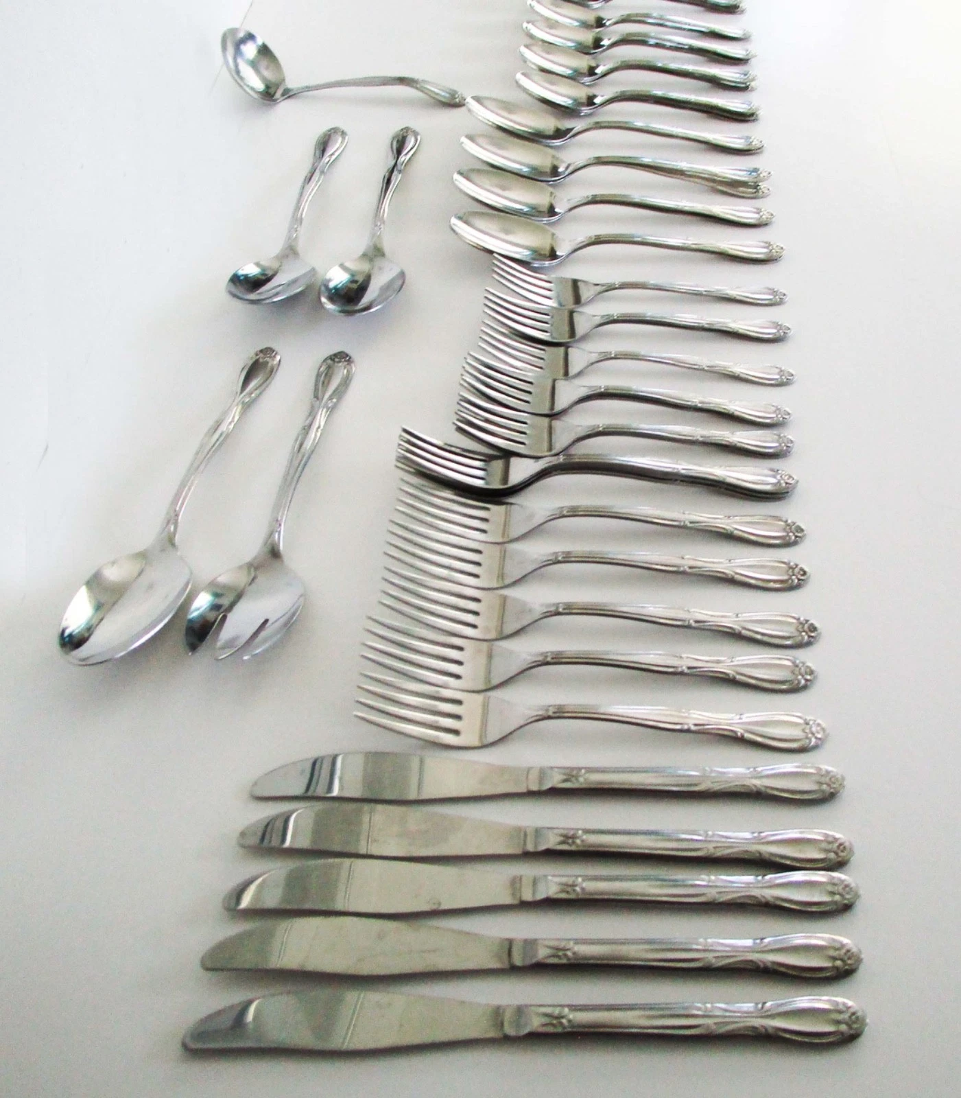 Vintage Set of 49 Pcs Americana Products Stainless AMP2 Svc for 8 Minus 3 Knives
Opens in a new wind