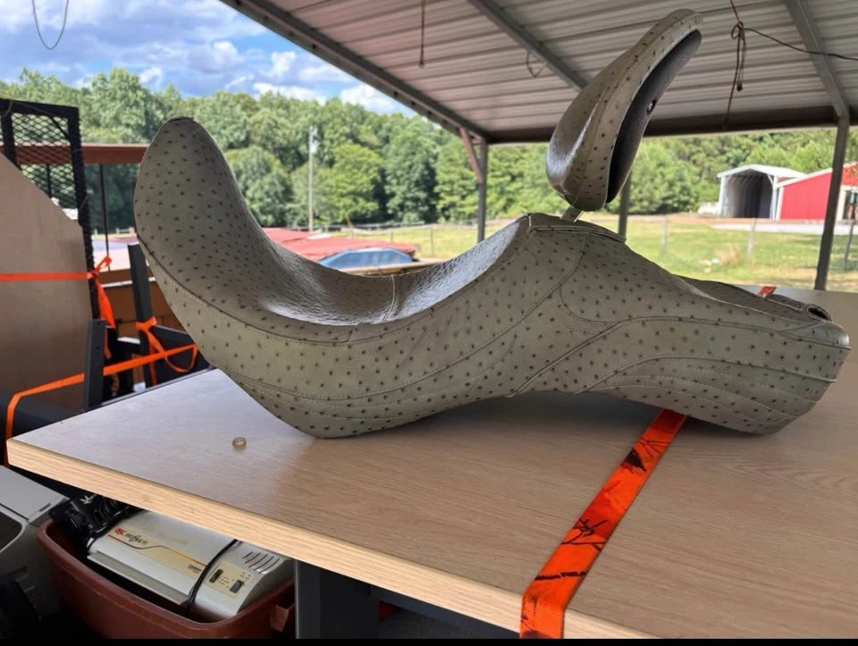 Asiento de cuero Corbin avestruz para Harley Soft Tail 02-08 Foto 2 de 4