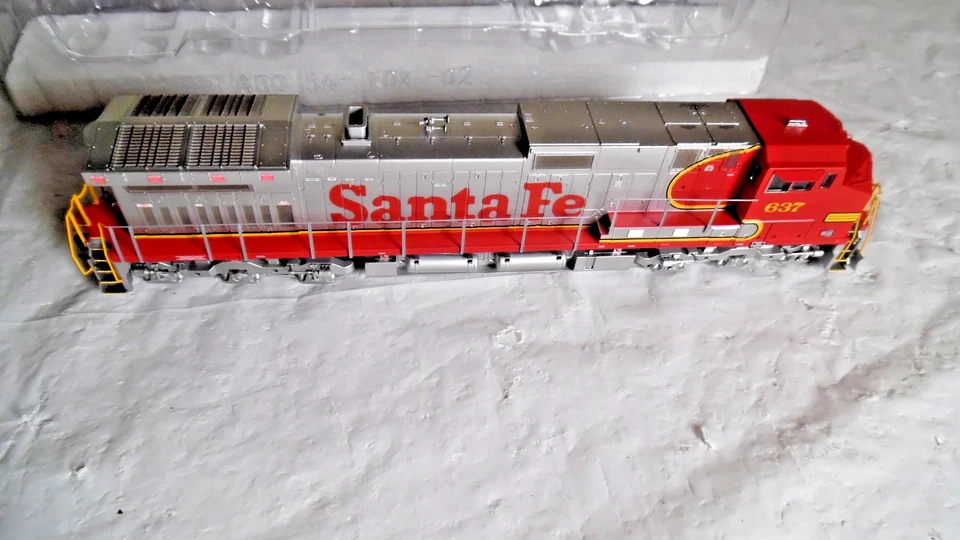 Athearn 80879  Santa Fe  Dash 9 44CW #4715 Ho 637 Dcc Quick Plug   Nib - Image 4 of 4