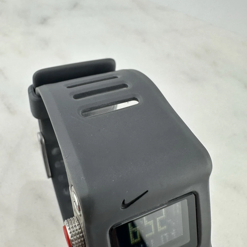 RARO Reloj Nike Yunque Gris 35mm WC0019 - Funciona - Tiene Batería Nueva Instalada Foto 4 de 4