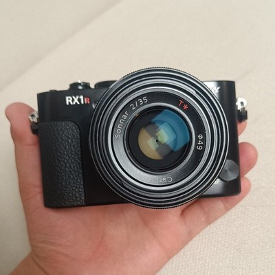 Sony Cyber-shot DSC-RX1R Full Flame Digital Camera with 35mm f/2 Lens 24MP Black