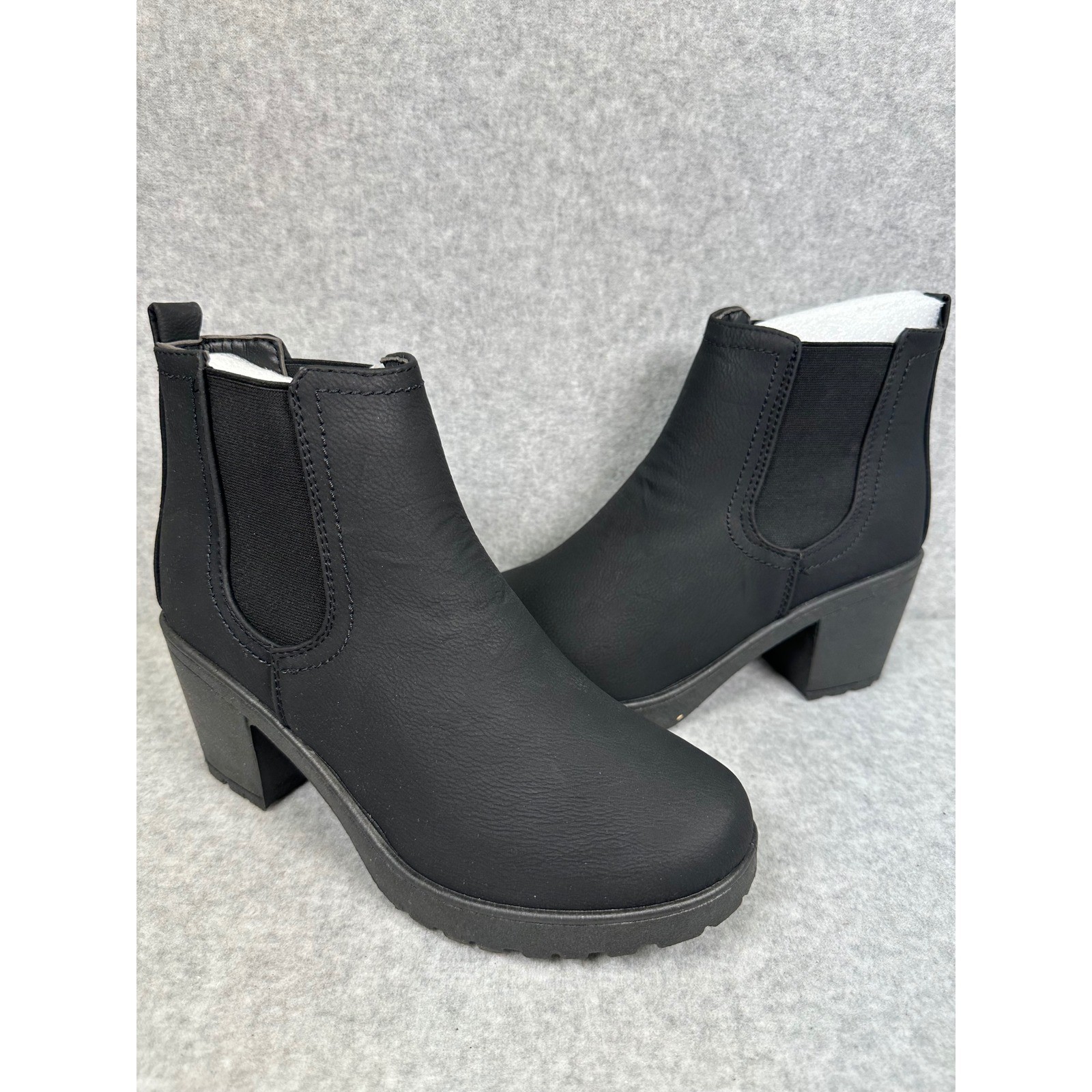 Krush Black Chunky Cleated Heel Chelsea Boots Women's Size 6