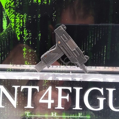 Hot Toys MMS466 Matrix Neo Keanu Reeves 1/6 action Figure's Uzi Machine Gun Only