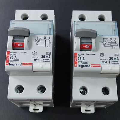 Legrand FI-Schalter/Fl-Schutzschalter 090 56 2P 25A 230V 30mA