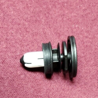 Isharta出品　33SLB Tesla Model 3 / Y Door Trim Panel Clip Part # 1135147-S0-B New OEM