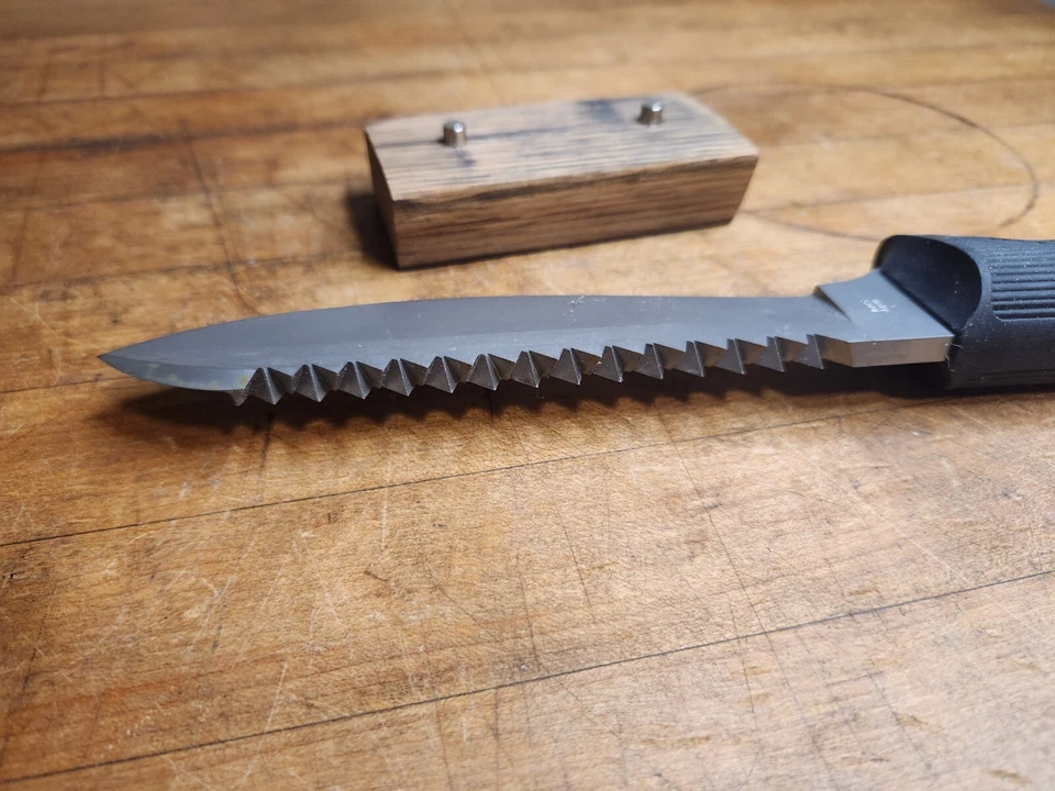 Vintage Kershaw Model 1005~ Survival Knife with Jump Sheath  - Image 4 of 4