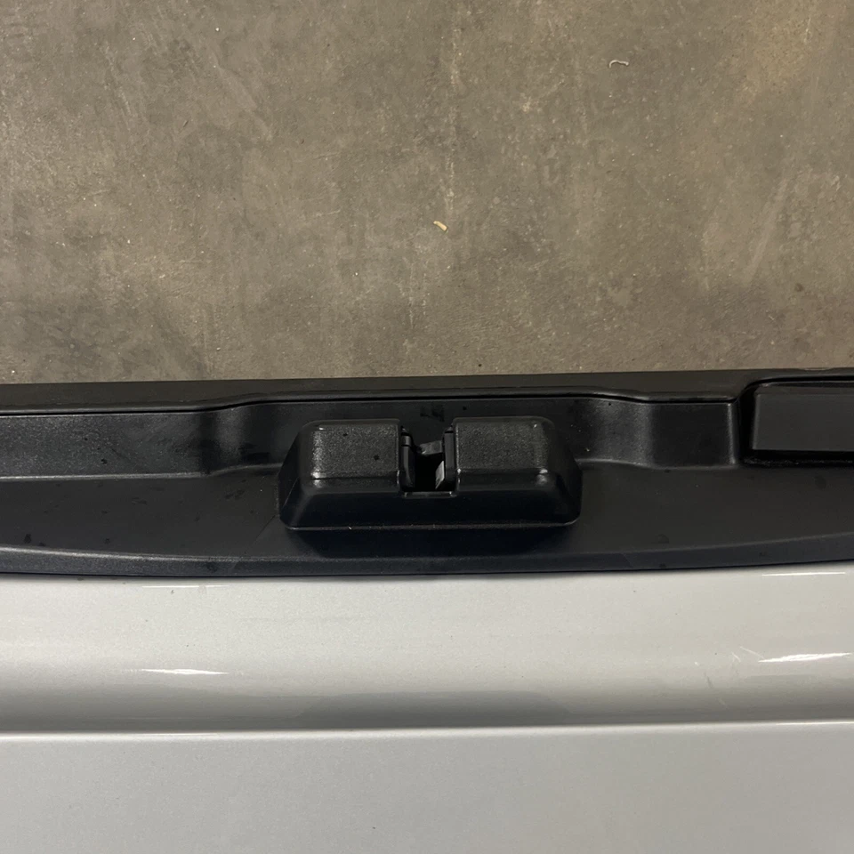 OEM 2014-2018 BMW F15 X5 F85 X5M TAPA MALETERO INFERIOR PUERTA TRASERA LEER Foto 2 de 4