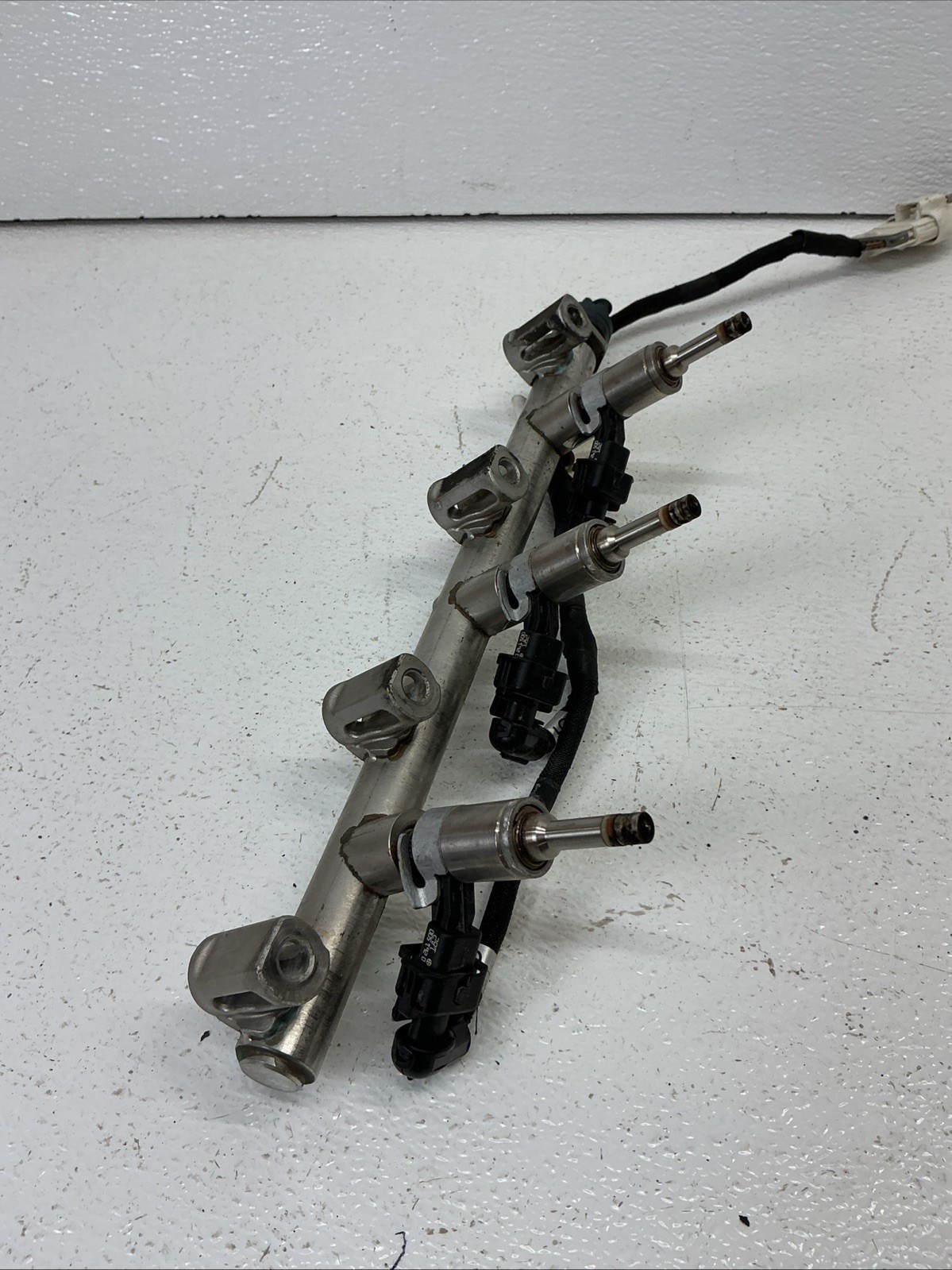 2014-2019 Maserati Ghibli 3.0L Engine Fuel Injector Rail Injectors LH 000283628