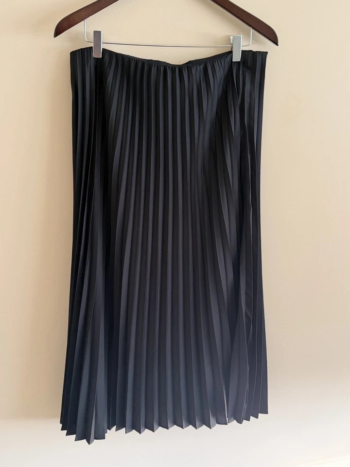 J.CREW Women's Black Pleated Pull On Midi Skirt Medium Excellent Condition - Image 2 of 4