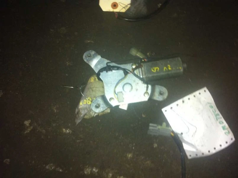 89 90 91 92 93 94 95 96 97 98 SIDEKICK REAR WIPER MOTOR  - Image 2 of 2