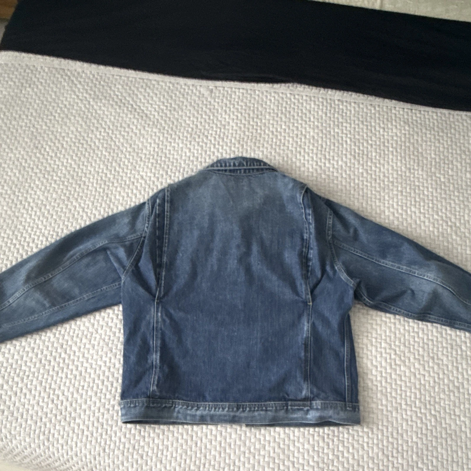 Men’s Imogene and Willie Blue Denim Jean Jacket Button Front. - product detail image 2