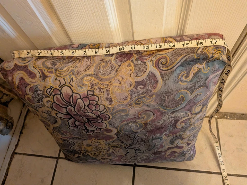 Quilt King (76"x 88") Hand stitched. Squares of Purple. With 2 firm 18" pillows - Image 4 of 4