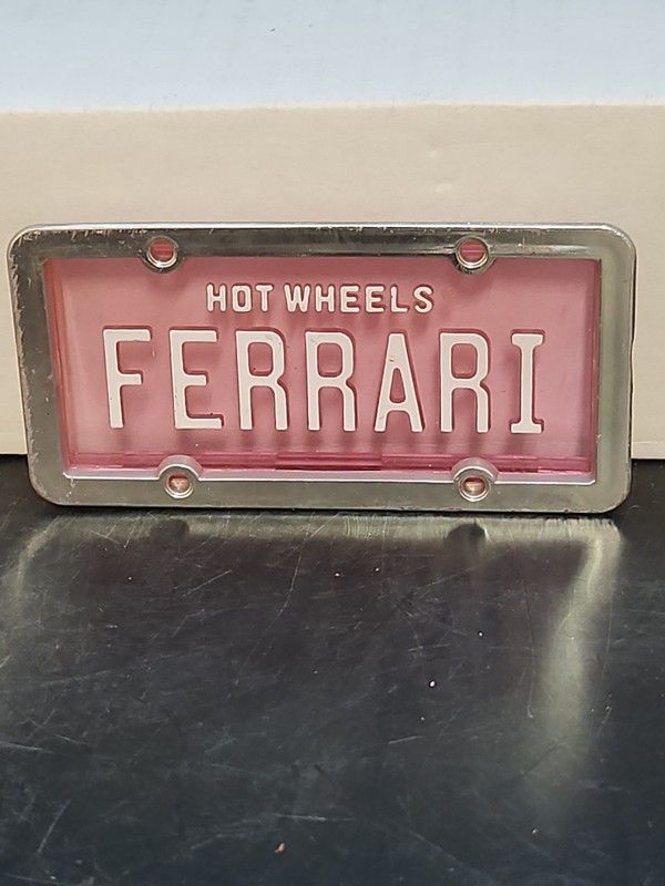 Hot Wheels Ferrari Park N Plate License Plate Garage Display Box 1988