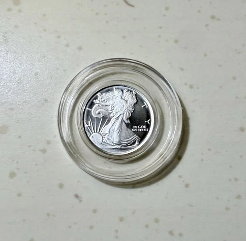 1/10 oz .999 Fine Silver Round – U.S. Eagle Design  – In Capsule