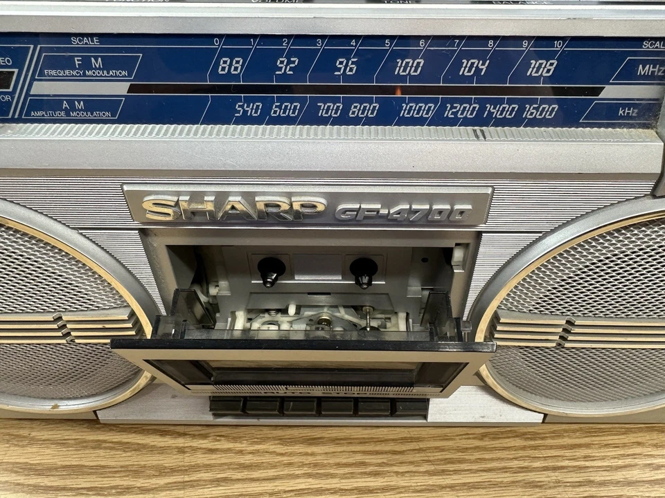 Radio casete estéreo boombox Sharp GF-4700 plateado años 80 PROBADO Foto 4 de 4