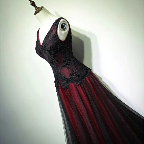 Black and red Gothic Wedding Dresses V Neck with Lace Applique tulle Bridal Gown - Picture 8 of 13