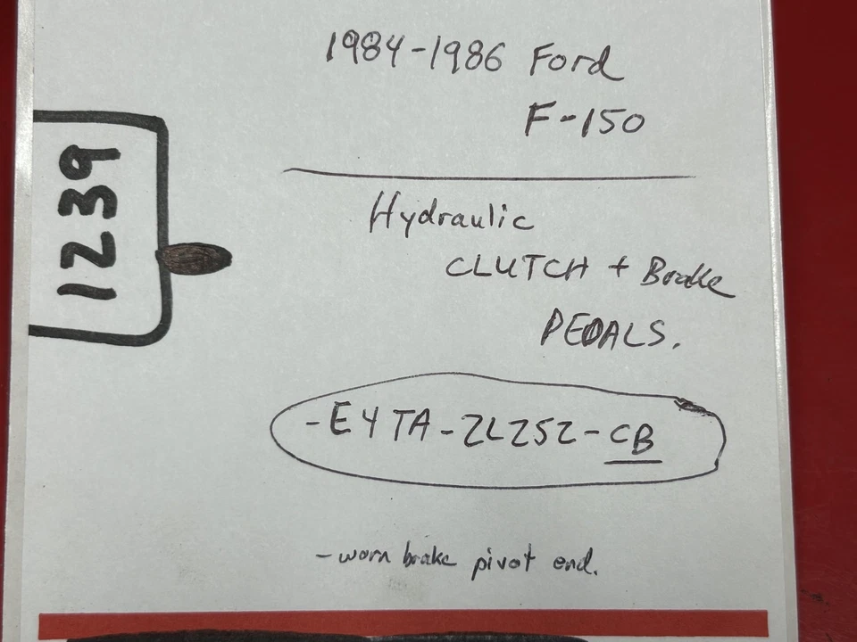 84-86 Ford F-150 — педали гидравлического сцепления и тормоза в сборе F350 F-250 - Изображение 2 из 4