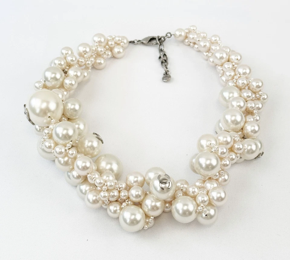 Collar Gargantilla CHANEL Multi Perla Imitación Gran Tamaño Plata Logo CC Primavera 2013 Foto 3 de 4