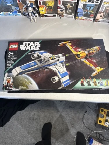 LEGO Star Wars 75364 New Republic E-Wing vs. Shin Hati's. Kenobi Vader Mando.